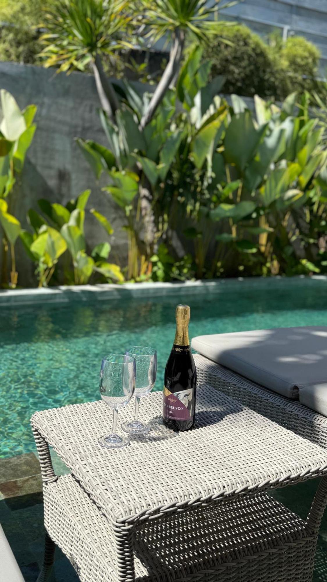 Inspira Seminyak Villa Екстериор снимка